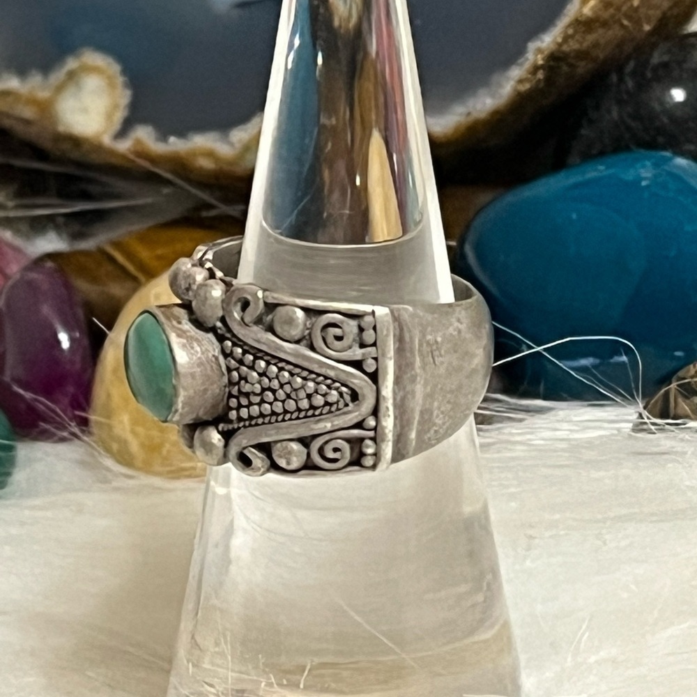 Silver 925 Ring with Green Stone - Picture 3 of 12
